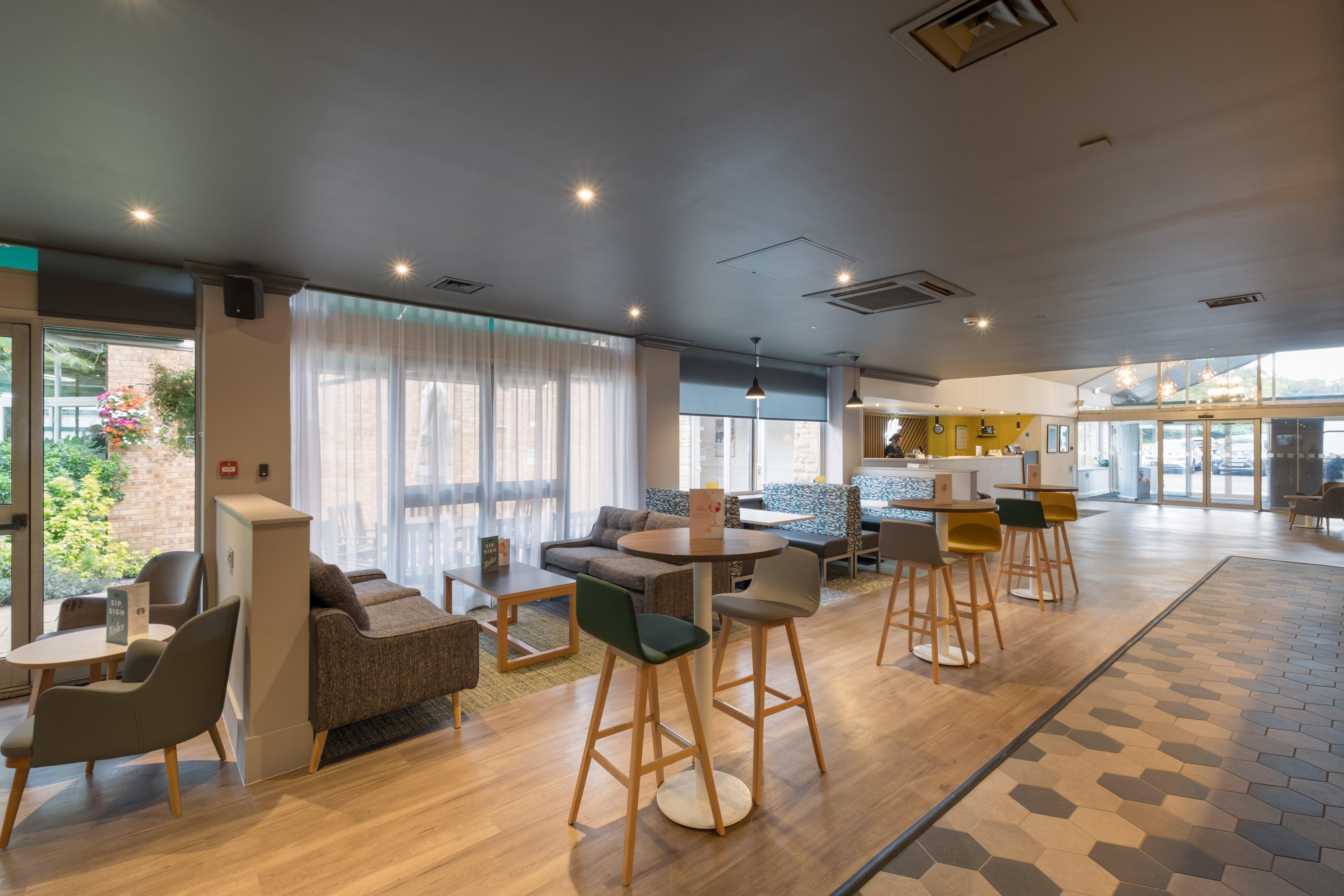 Holiday Inn Swindon By Ihg Exterior foto
