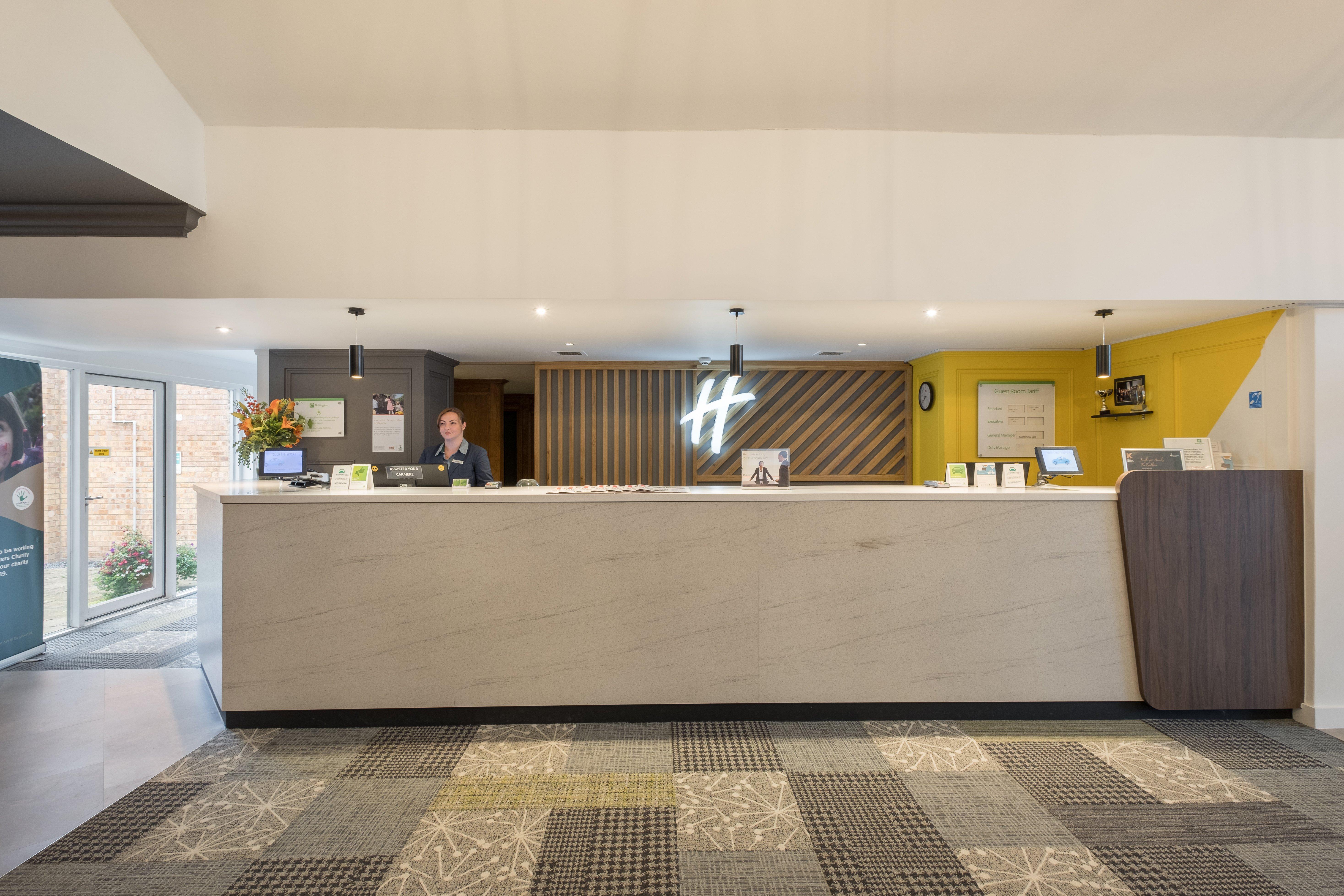Holiday Inn Swindon By Ihg Exterior foto