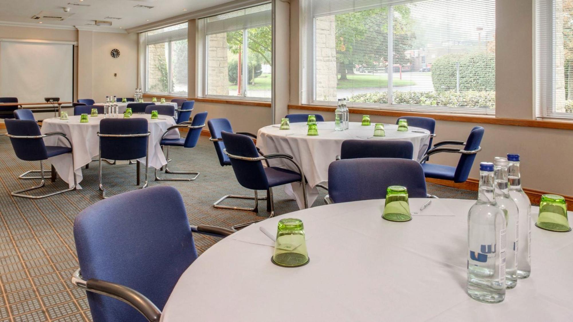 Holiday Inn Swindon By Ihg Exterior foto