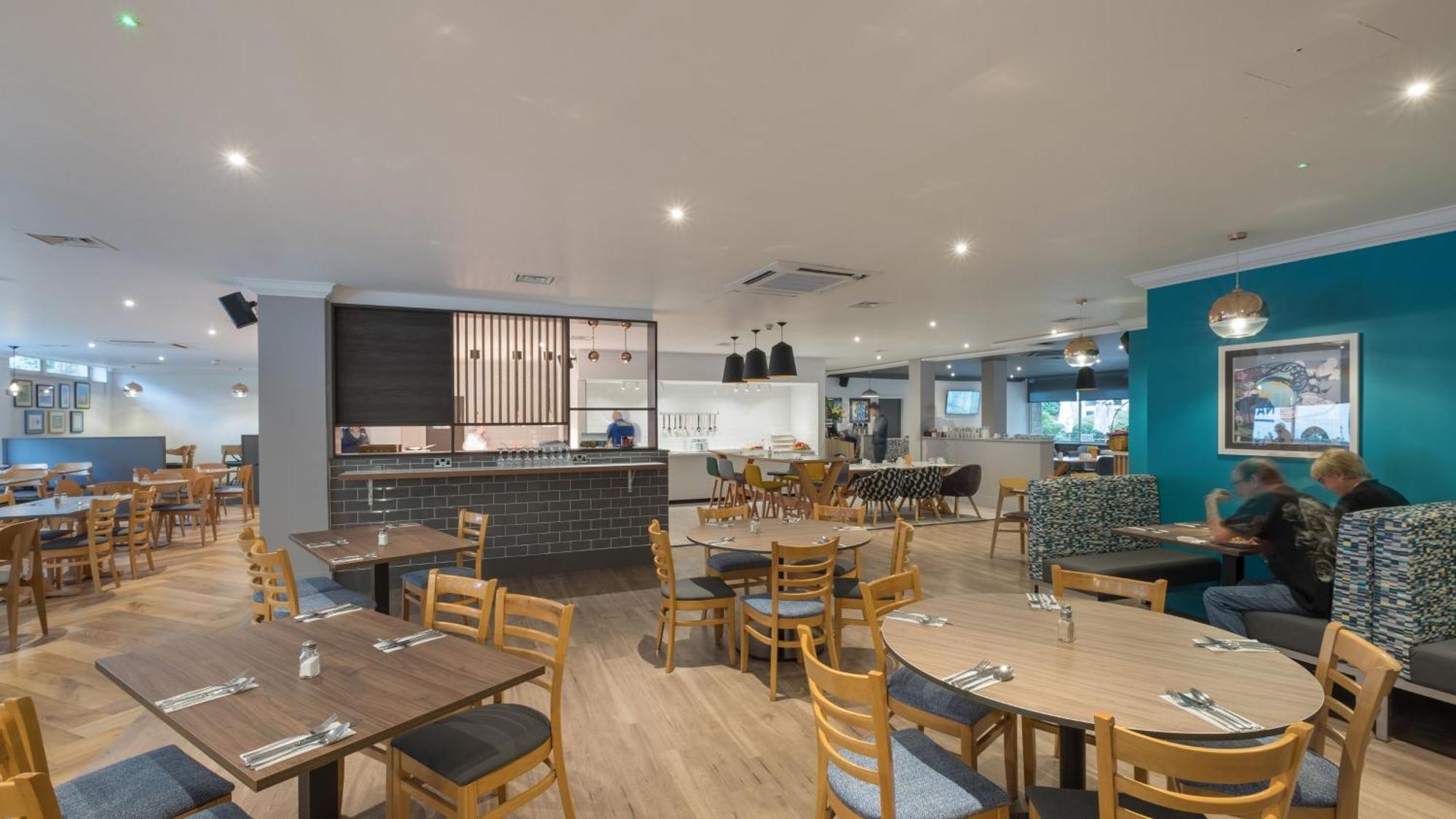Holiday Inn Swindon By Ihg Exterior foto