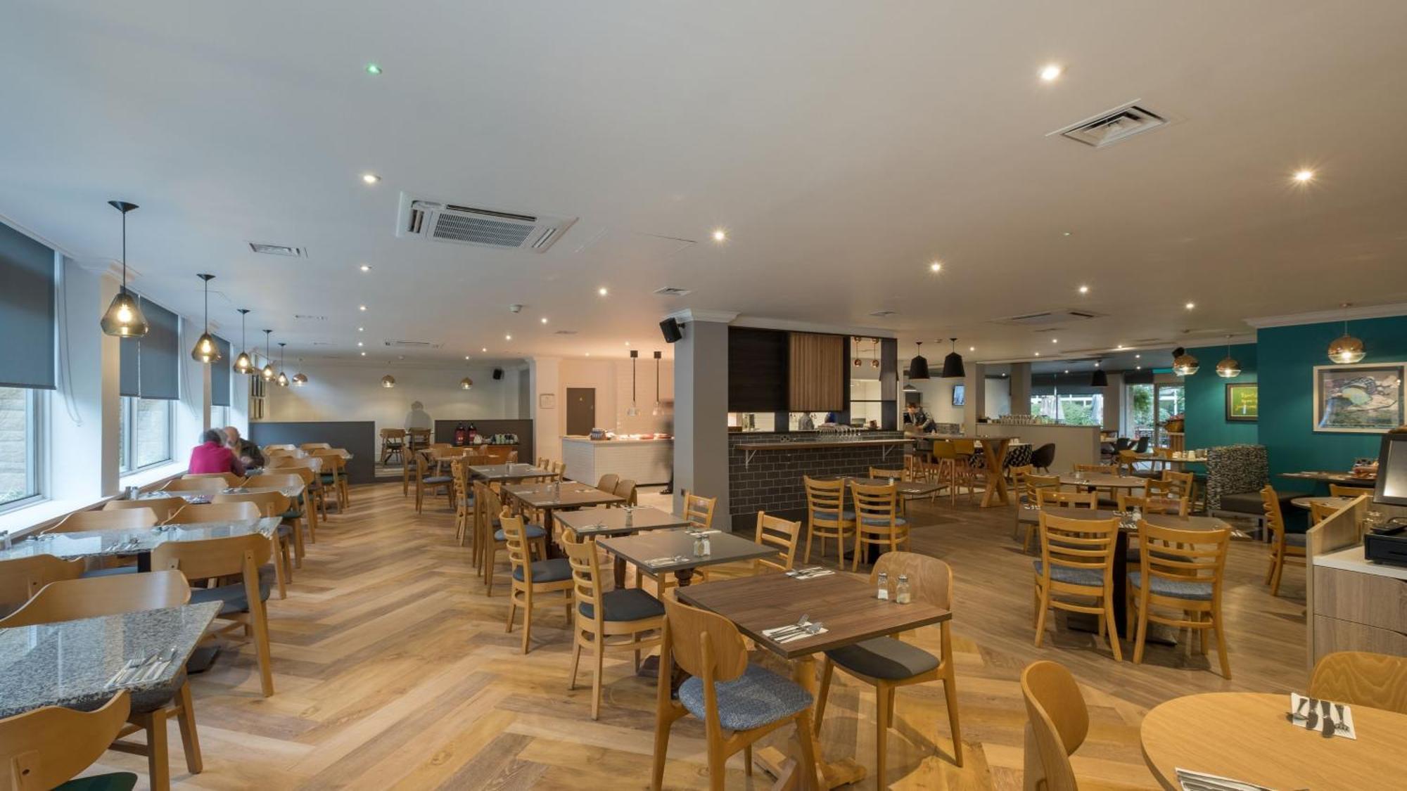 Holiday Inn Swindon By Ihg Exterior foto