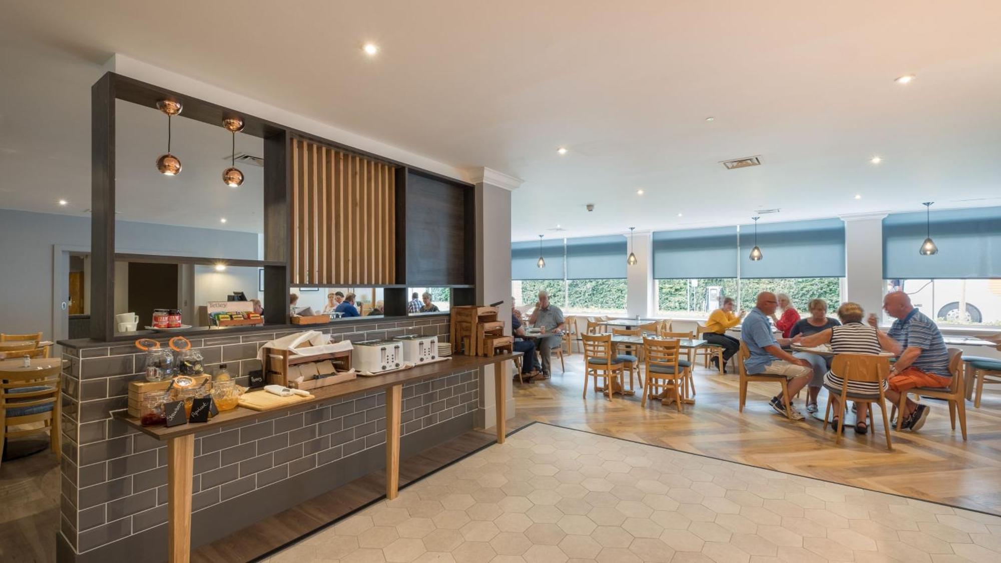 Holiday Inn Swindon By Ihg Exterior foto