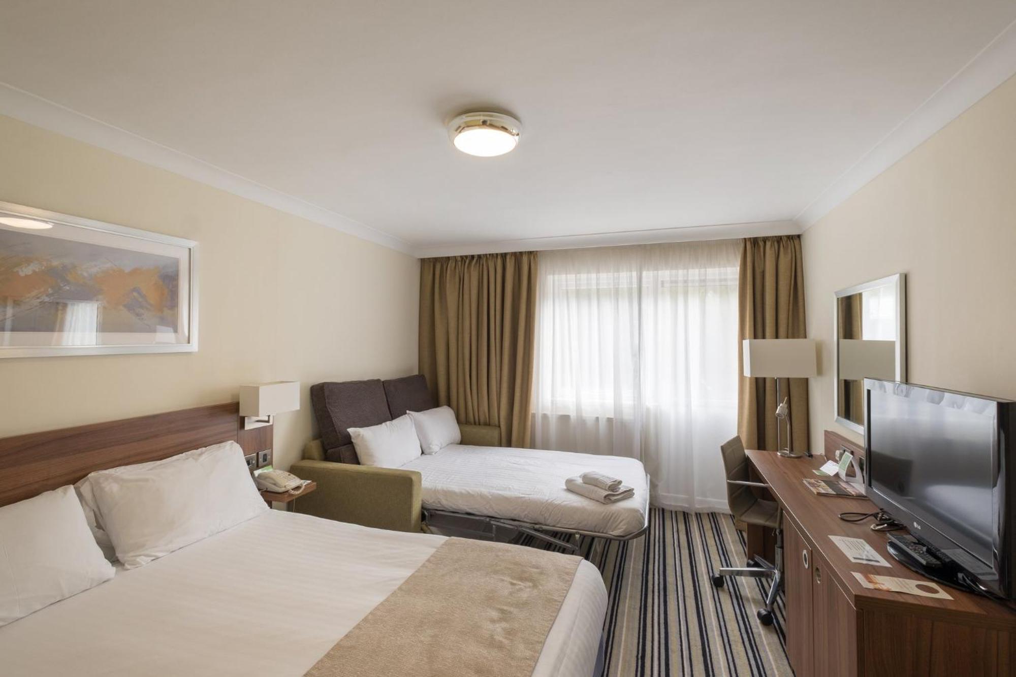 Holiday Inn Swindon By Ihg Exterior foto