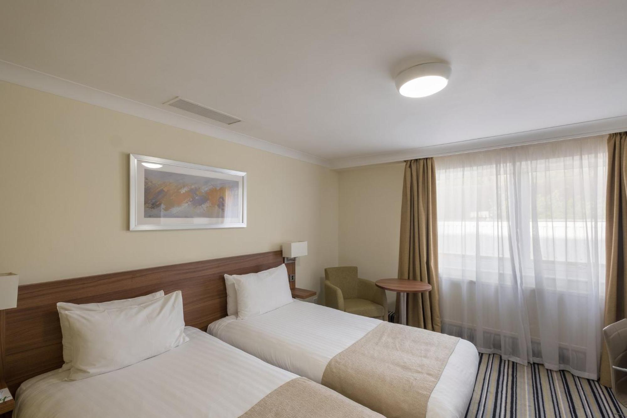 Holiday Inn Swindon By Ihg Exterior foto