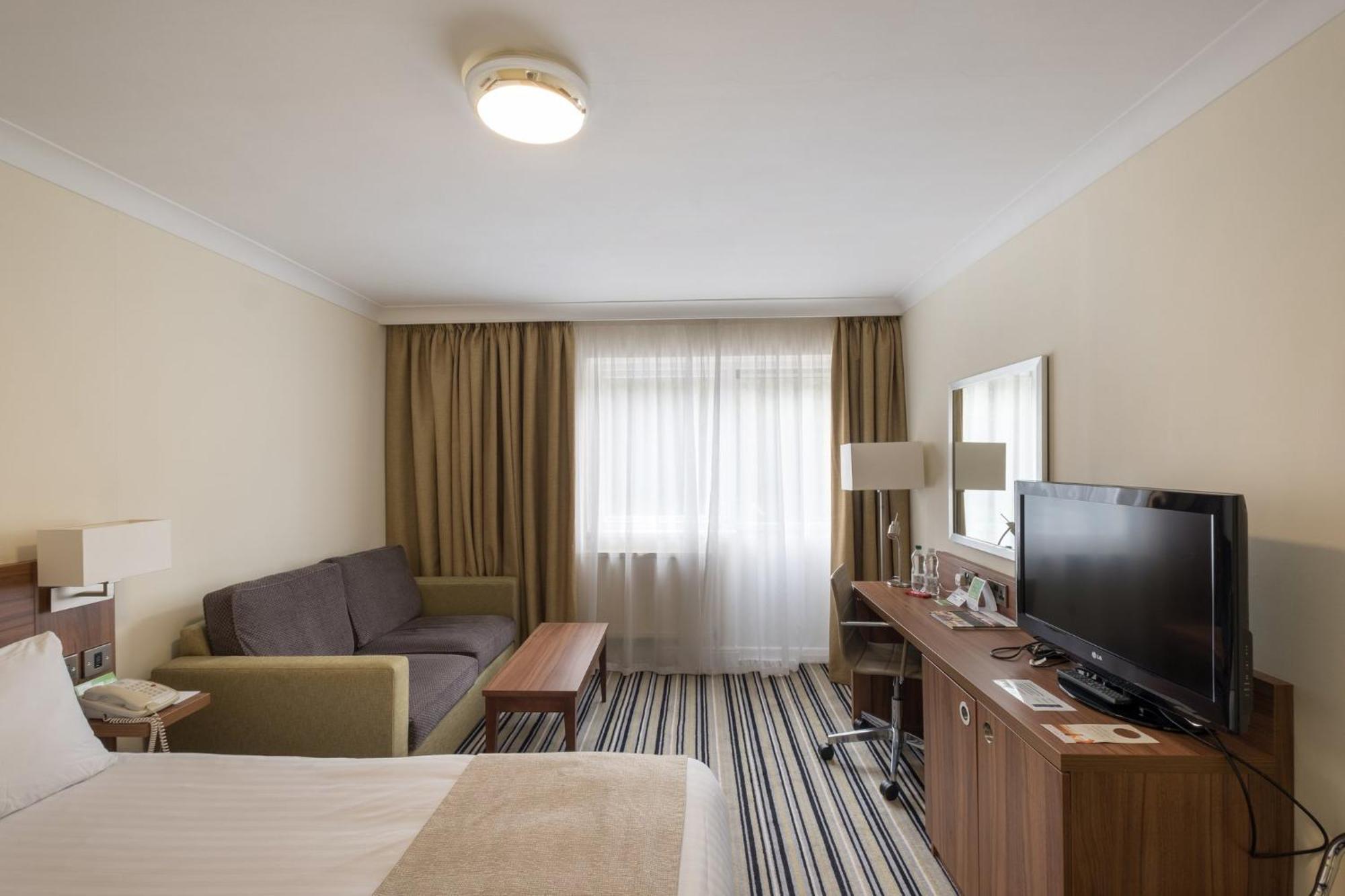 Holiday Inn Swindon By Ihg Exterior foto